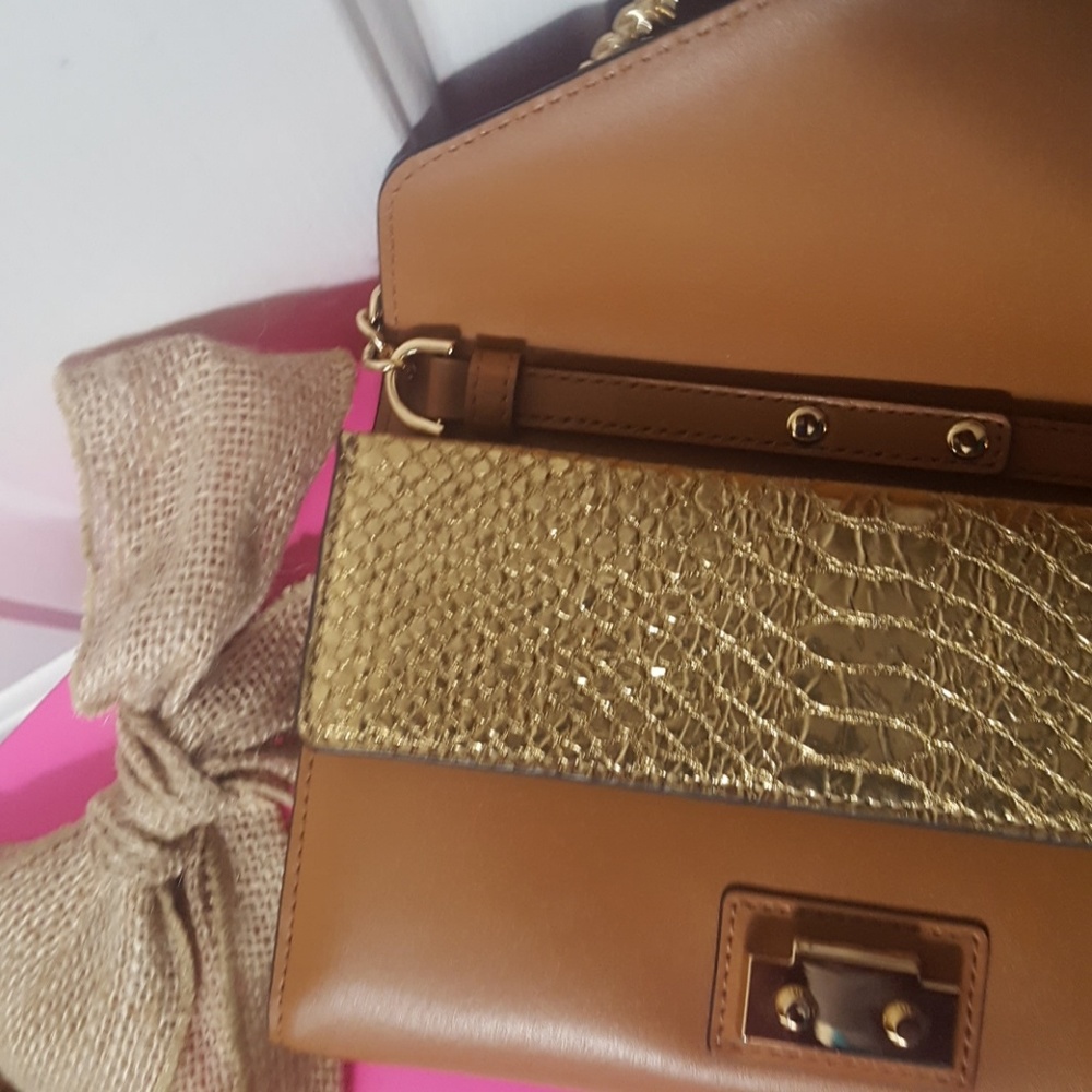 MK crossbody wallet purse on leather and gold chai - Picture 5 of 6